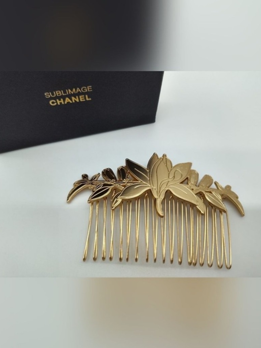 CHANEL BEAUTÉ Sublimage Gold Tone Floral Decorative Display Comb NIB NWT